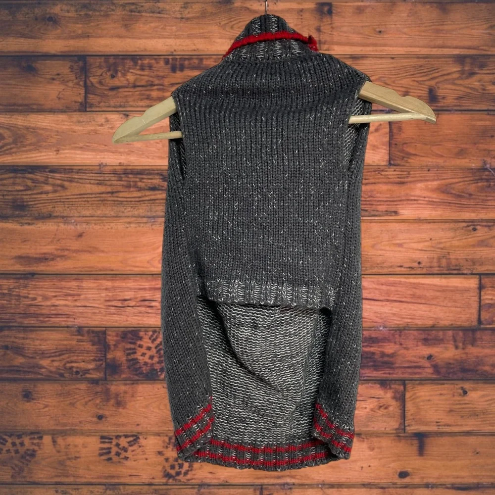 5‎ for $25🔥Grey & Red Embroidered Dog Sweater Medium
